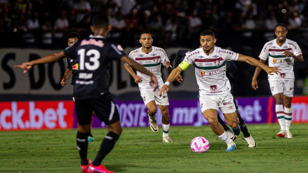 Fluminense perde para o Bragantino e acumula quatro jogos sem vencer no Brasileirão