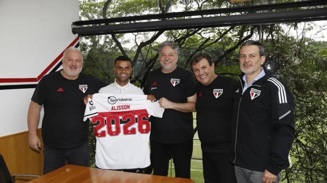 Alisson renova contrato com o São Paulo
