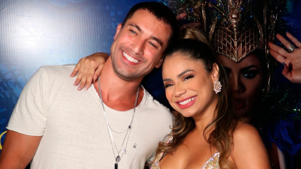 Lexa recebe elogios de Ricardo Vianna ao mostrar samba no pé