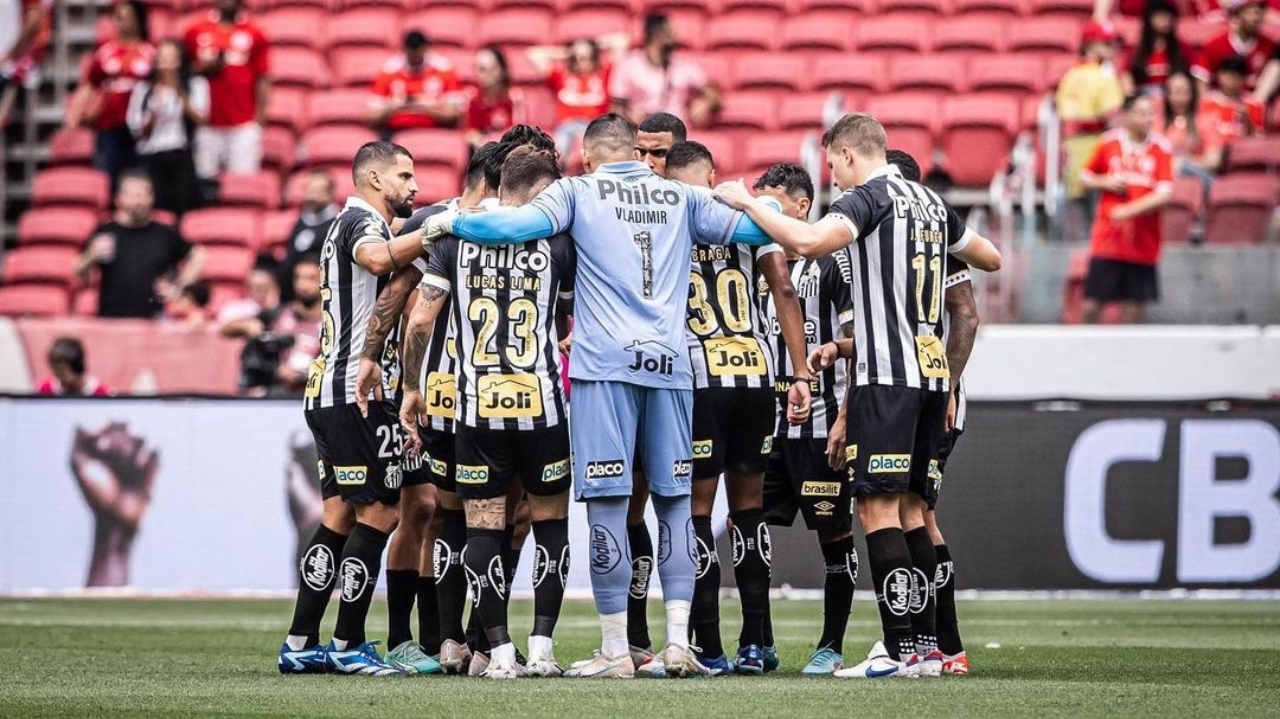 Após derrota para o Internacional, torcida do Santos motiva elenco para os próximos jogos