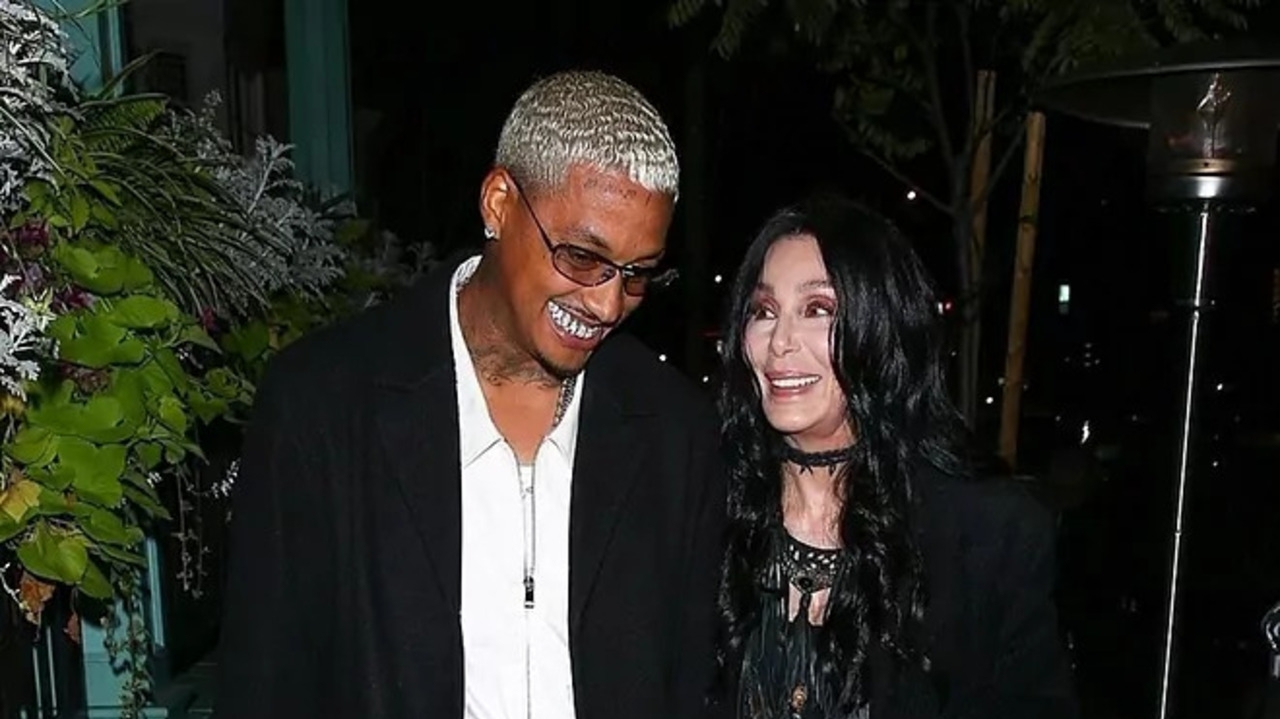 Cher fala sobre diferença de idade de 40 anos entre ela e o namorado