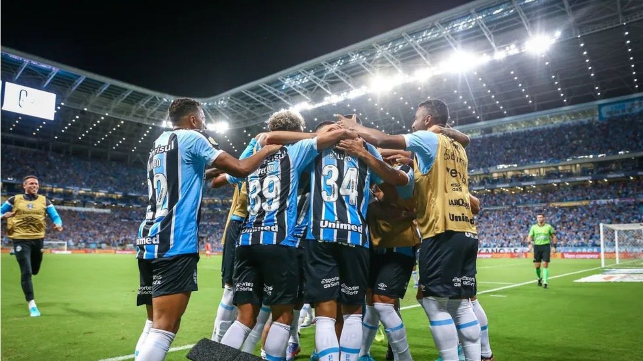 Grêmio derrota o Flamengo de virada e volta a vencer pelo Brasileirão