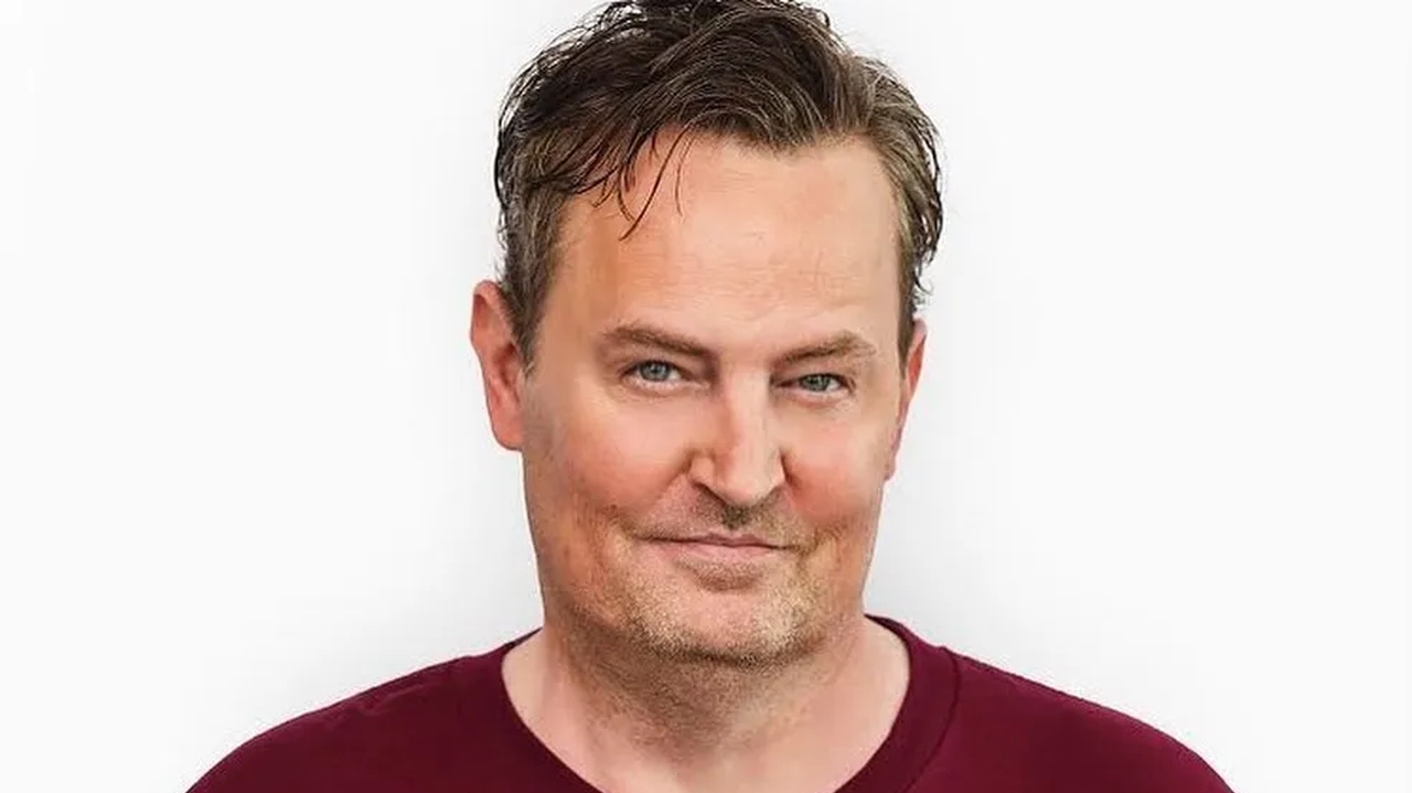 Famosos e fãs lamentam morte de Matthew Perry nas redes sociais: “Coração partido”