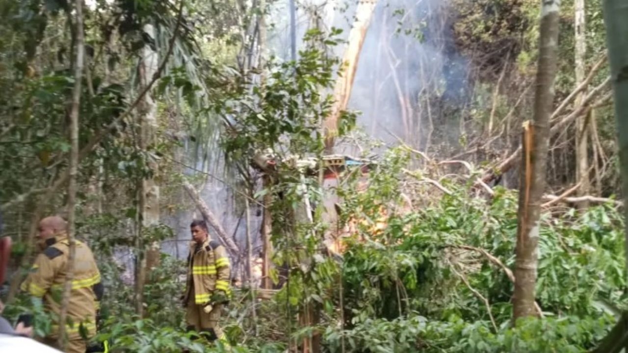 Avião cai no Acre e deixa 12 vítimas