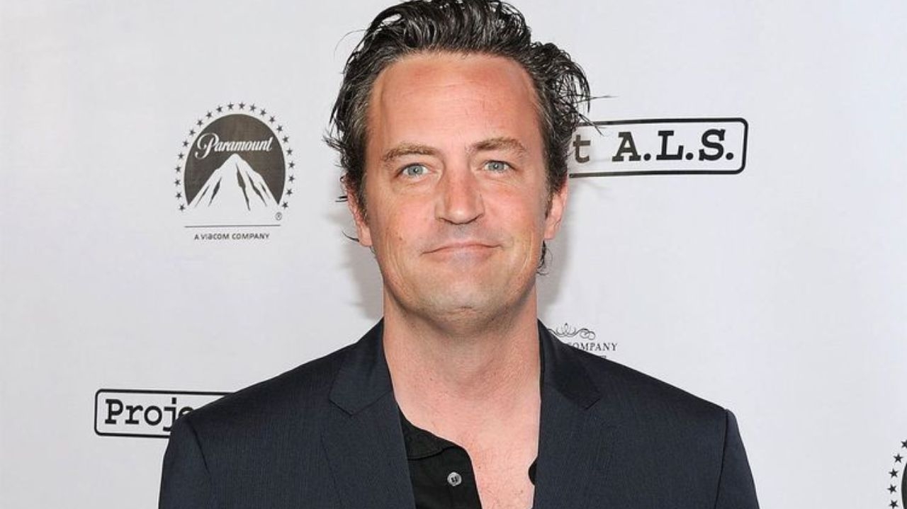 Fãs de Matthew Perry homenageiam o icônico ator de “Friends” em frente à casa onde faleceu
