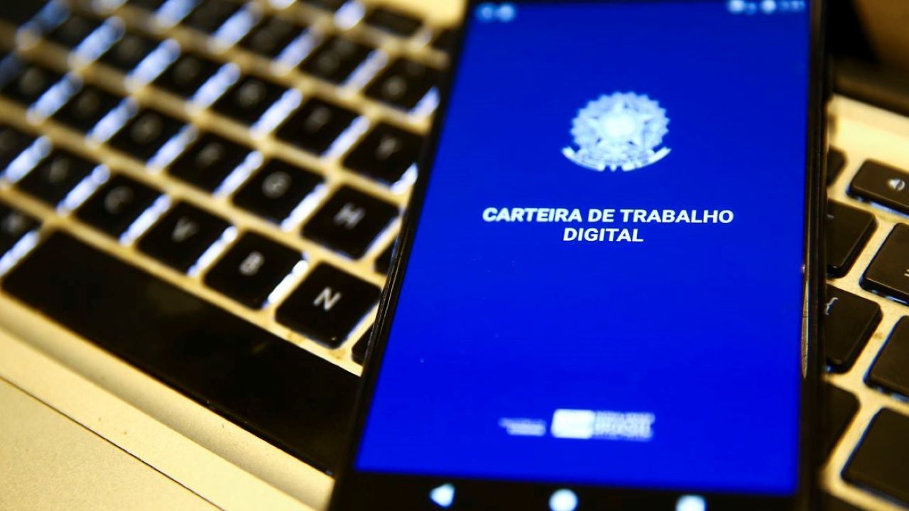 Taxa de desemprego cai a 7,7% no terceiro trimestre