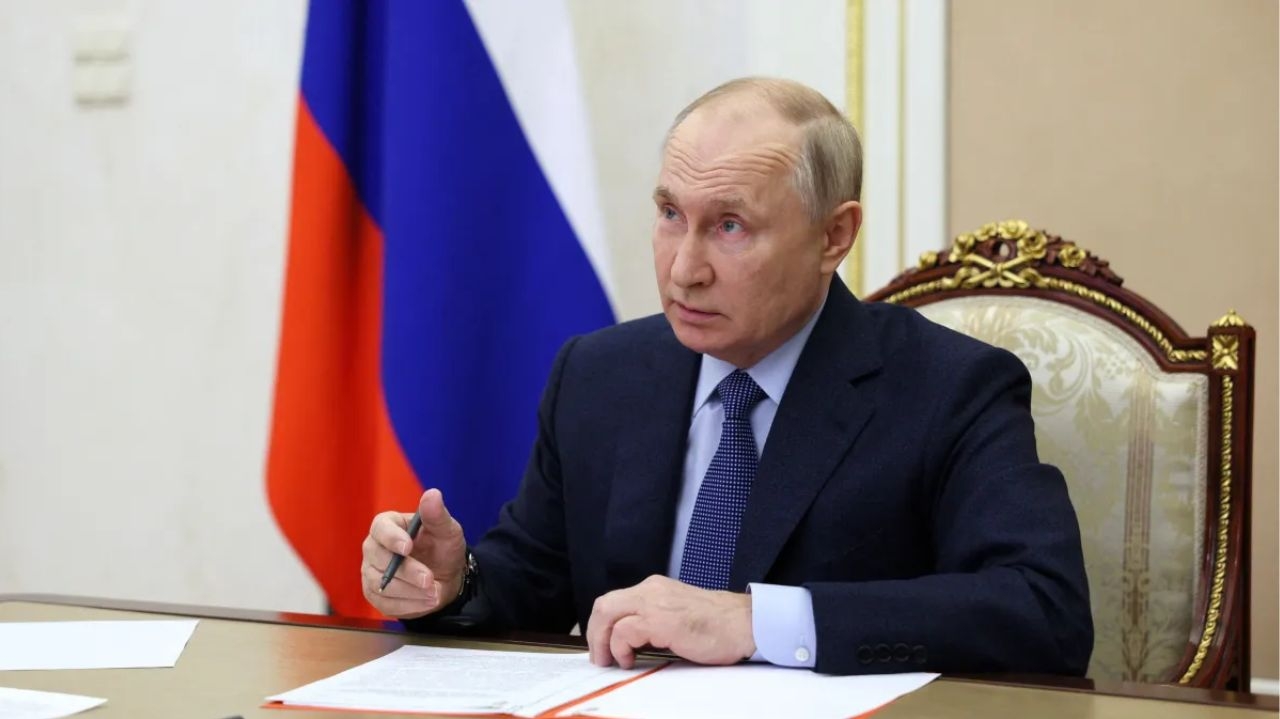 Tratado que proíbe uso de armas nucleares em testes é revogado por Putin