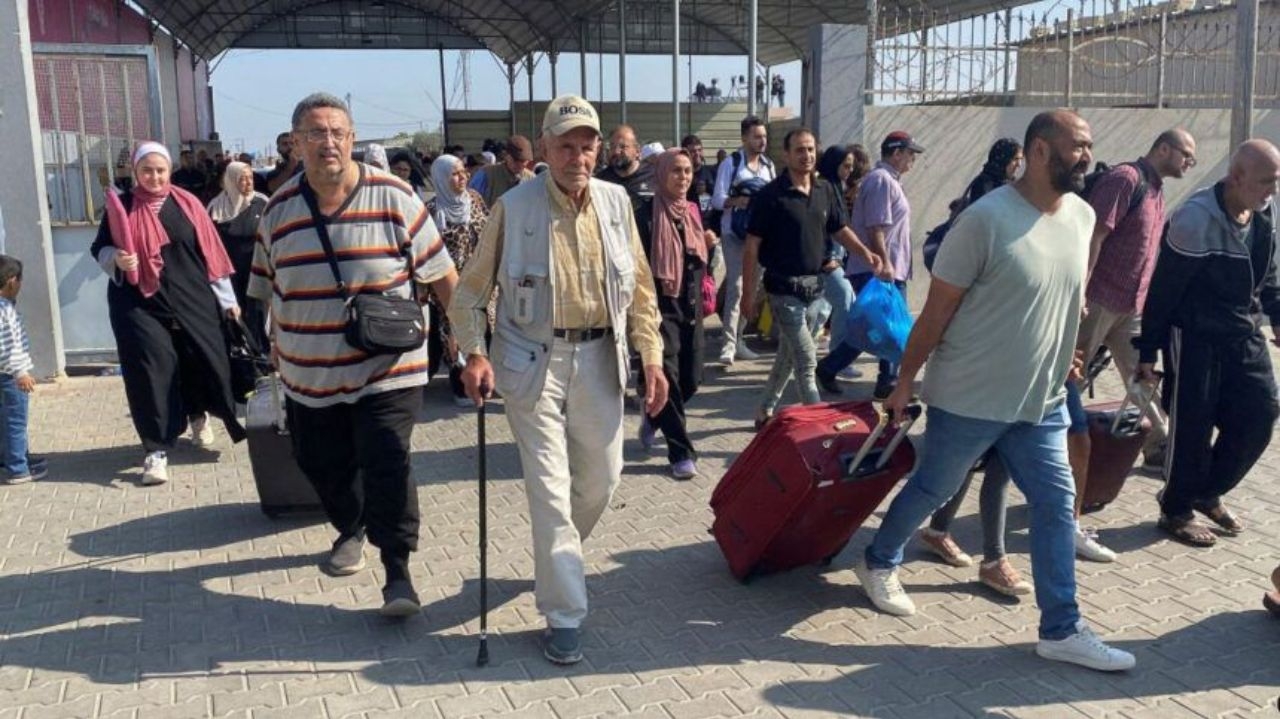 Hamas e desafios logísticos complicam saída de estrangeiros
