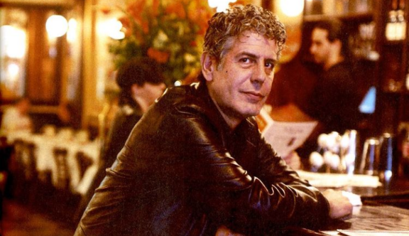“/Roadrunner”/, documentário sobre a vida de Anthony Bourdain, estreia nos EUA cheio de polêmicas