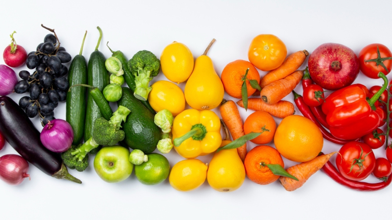 Consumir cinco porções variadas de frutas e vegetais reduz risco de mortes, diz pesquisa
