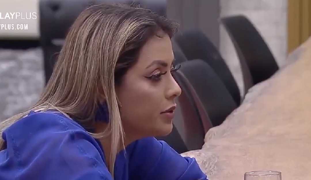 Power Couple: Li Martins se irrita com comentários de Deborah : ‘Está dando um tiro no pé’