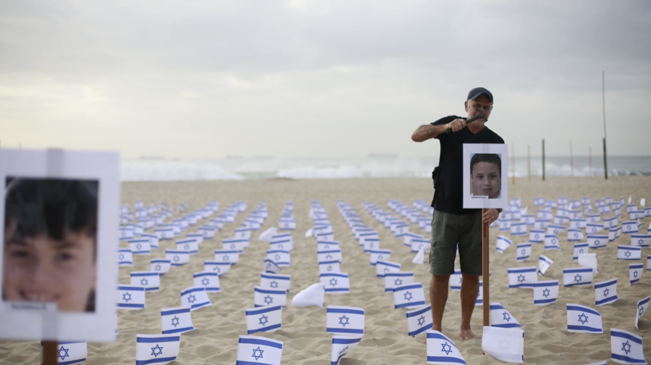 ONG realiza ato em Copacabana por vítimas e sequestrados pelo Hamas