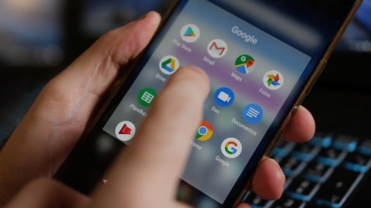 Em 2022, o IBGE indica crescimento no acesso à internet em todas as faixas etárias no Brasil