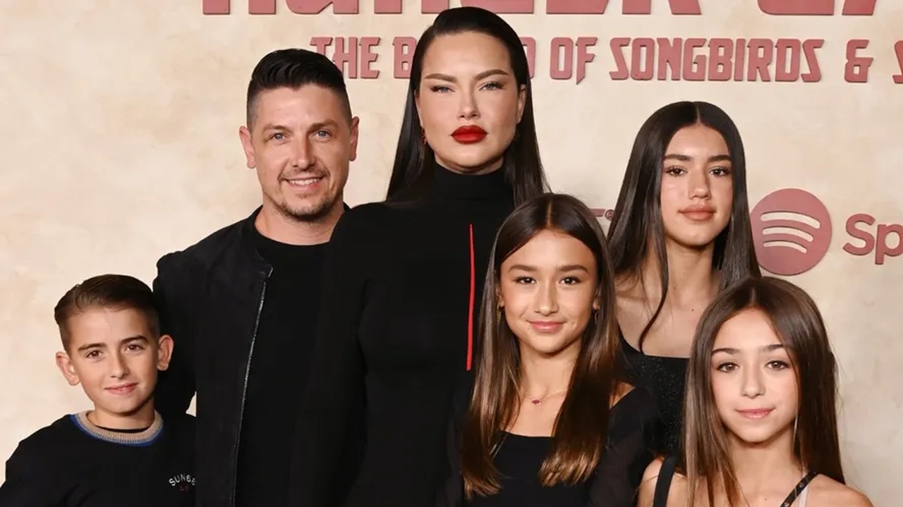 Adriana Lima solta o verbo e rebate críticas por mudanças na aparência: “rosto de uma mãe cansada”