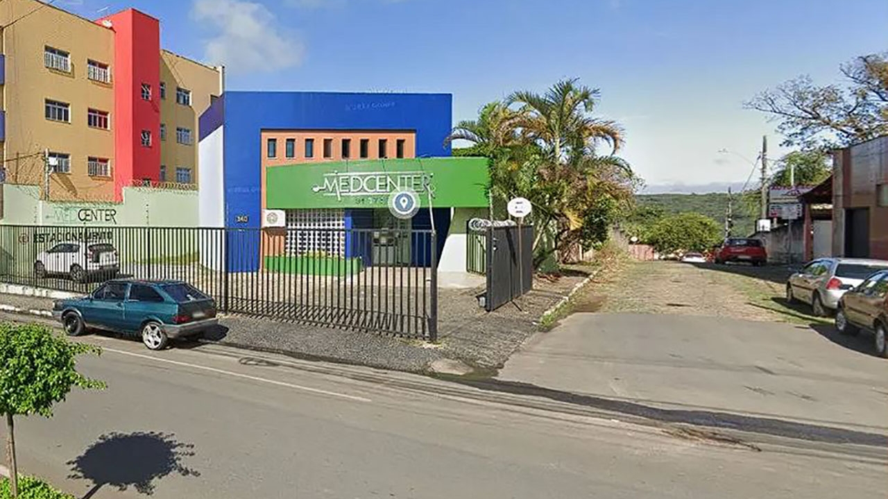 Médico é preso após morte de paciente em retirada de DIU