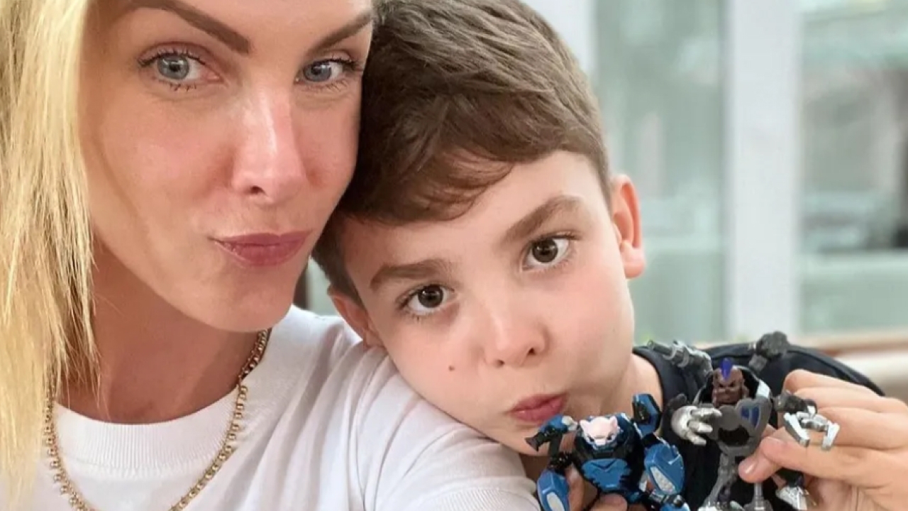 Ana Hickmann compartilha foto feliz com seu filho após incidente com o marido