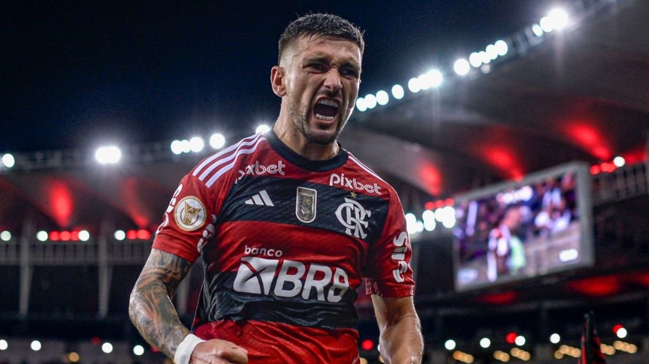 Flamengo vence Bragantino e entra de vez na briga pelo título Brasileiro