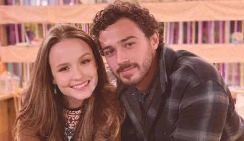 Larissa Manoela aparece com seu mais novo amor André Luiz Frambach