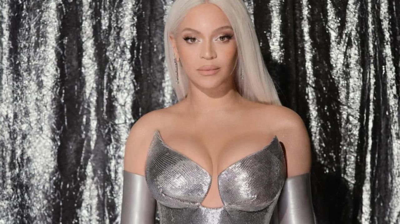 Poderosa, Beyoncé surge com um visual futurista no lançamento do seu filme