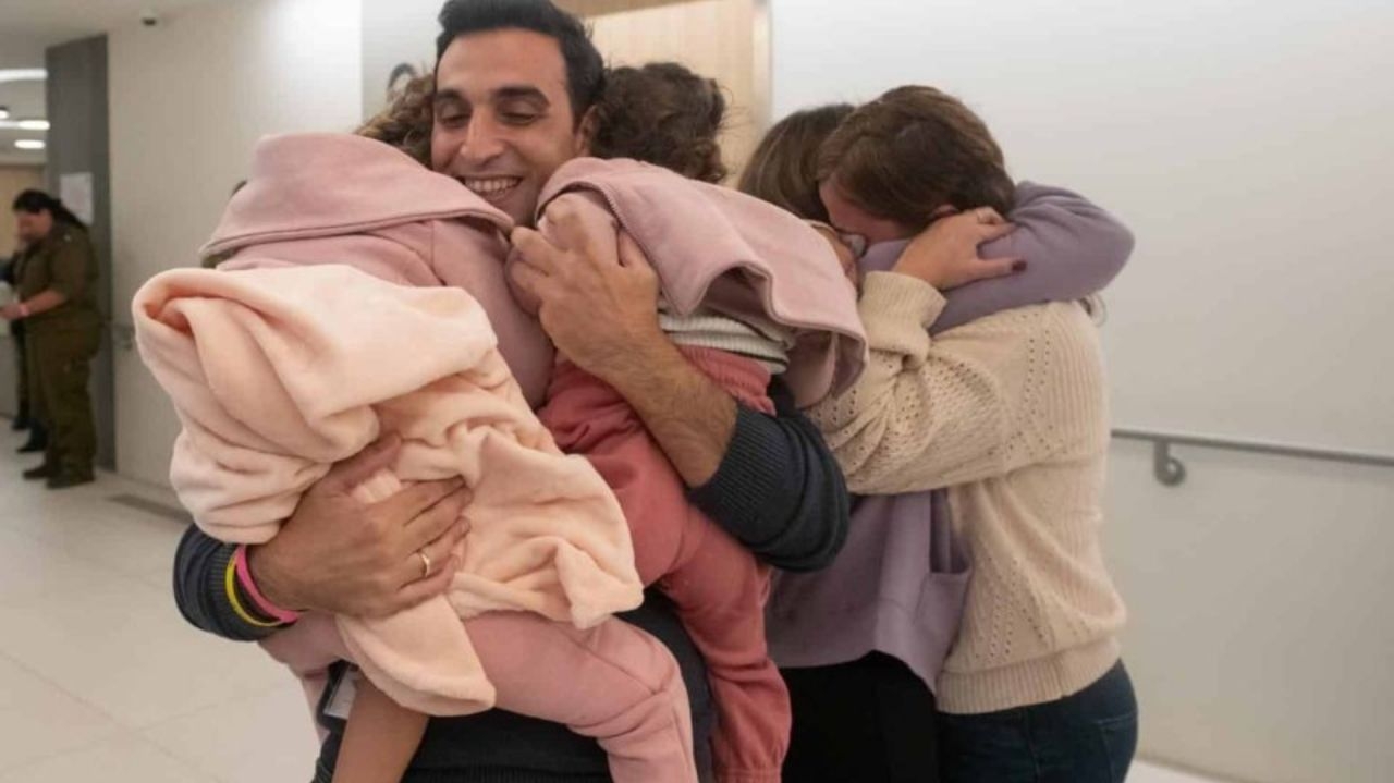 Trégua Israel-Hamas: 5º grupo de reféns é libertado de Gaza e Israel solta 30 palestinos