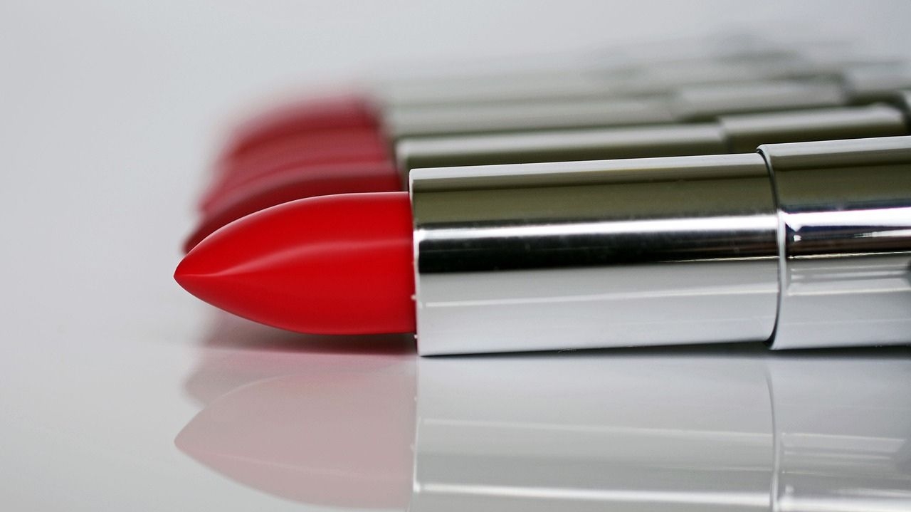 Batom vermelho: conheça a história e saiba das novas tendências do cosmético
