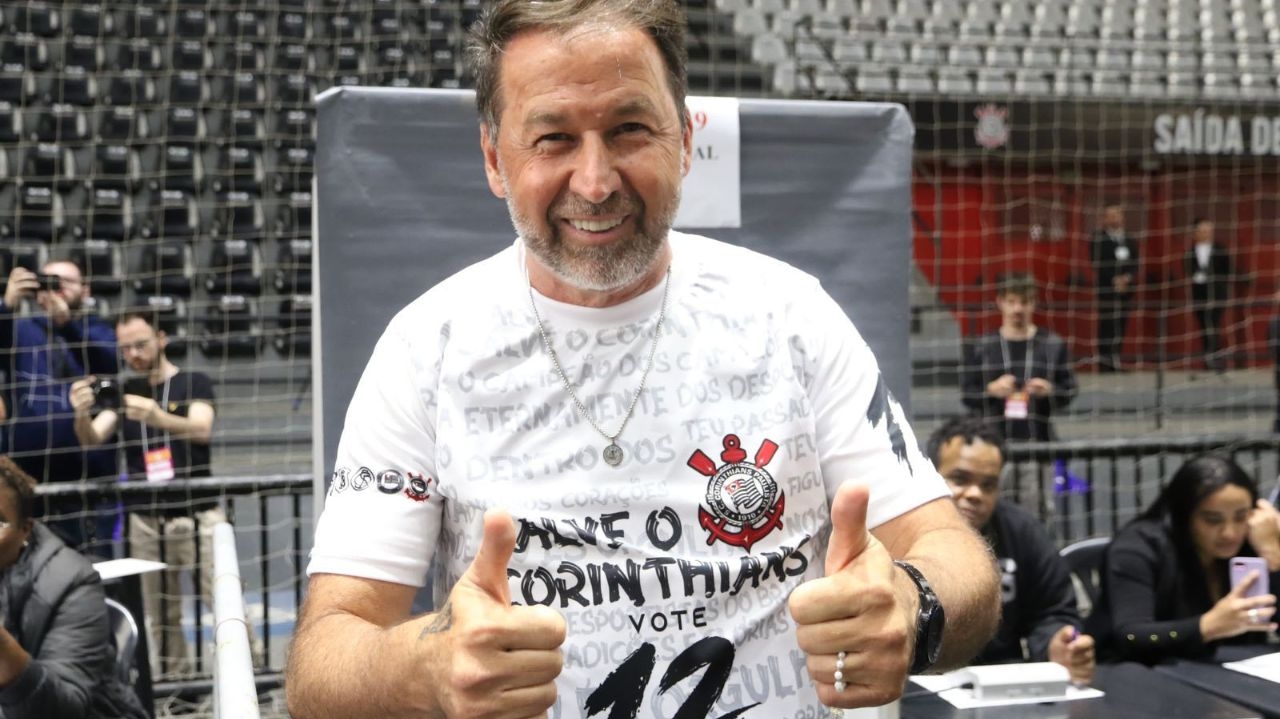 Augusto Melo e diretora do futebol feminino do Corinthians se encontram após polêmica