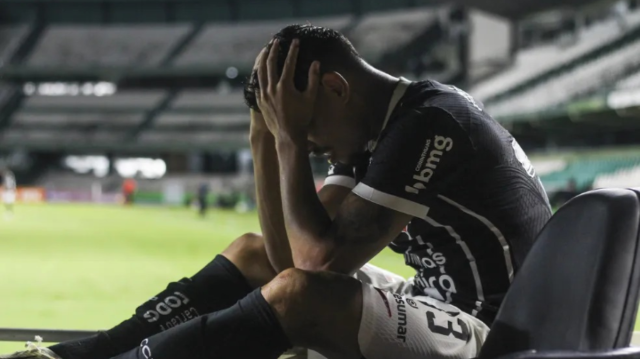 Após sofrer ruptura no ligamento cruzado, Ruan Oliveira pode ficar oito meses fora de campo