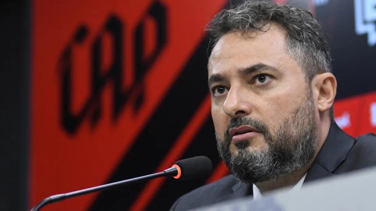 Alexandre Mattos é anunciado como novo reforço do Vasco