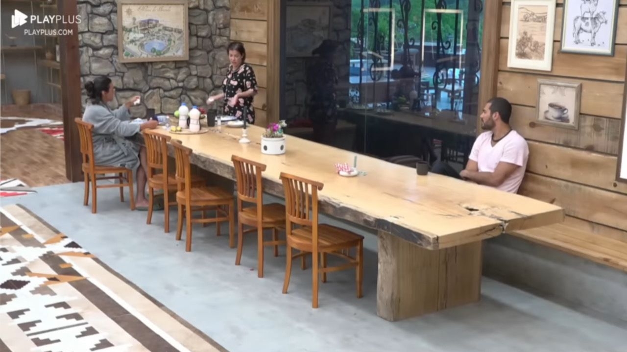 A Fazenda 15: “Eu só me defendia”, diz Jaque sobre Yuri
