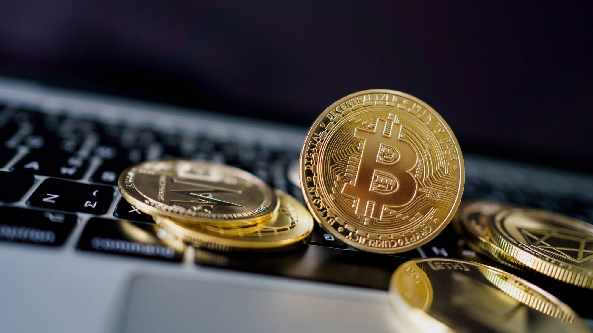 Criptomoedas enfrentam quedas no início da semana