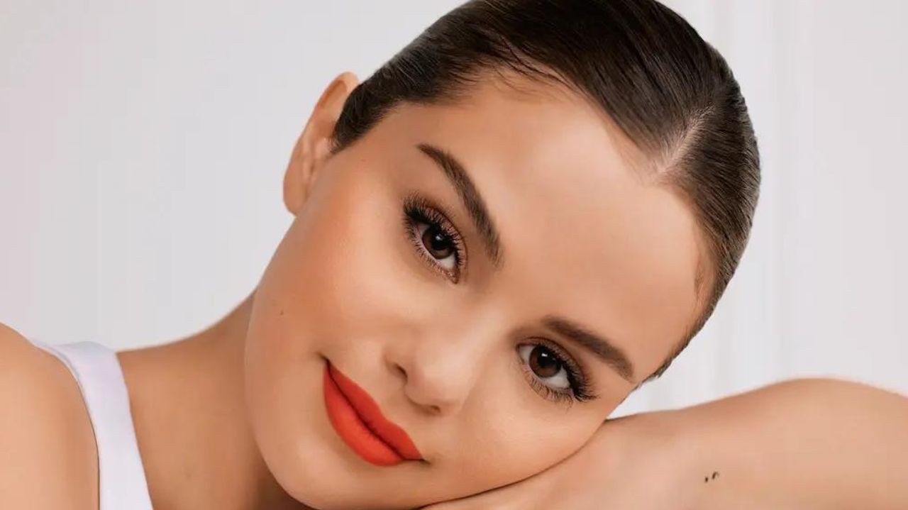 Rare Beauty, marca de Selena Gomez traz nova coleção de cuidados para o corpo