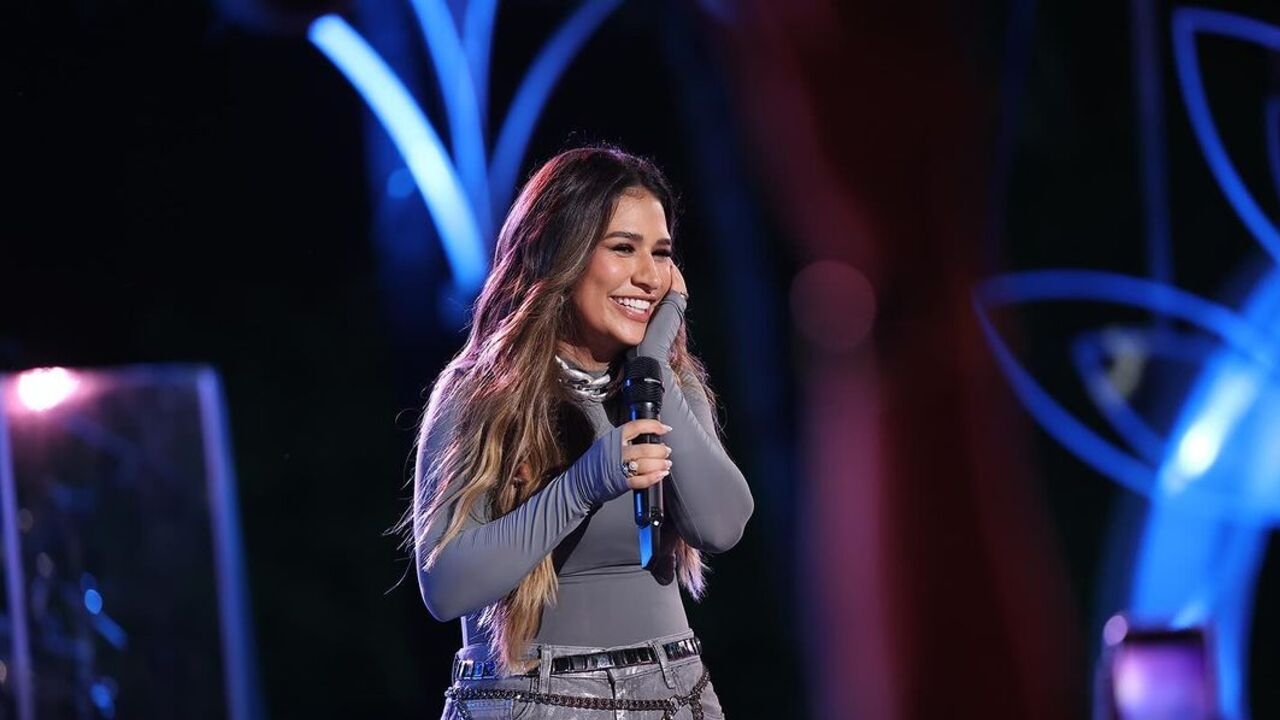 Simone Mendes grava DVD em Fortaleza e famosas curtem show