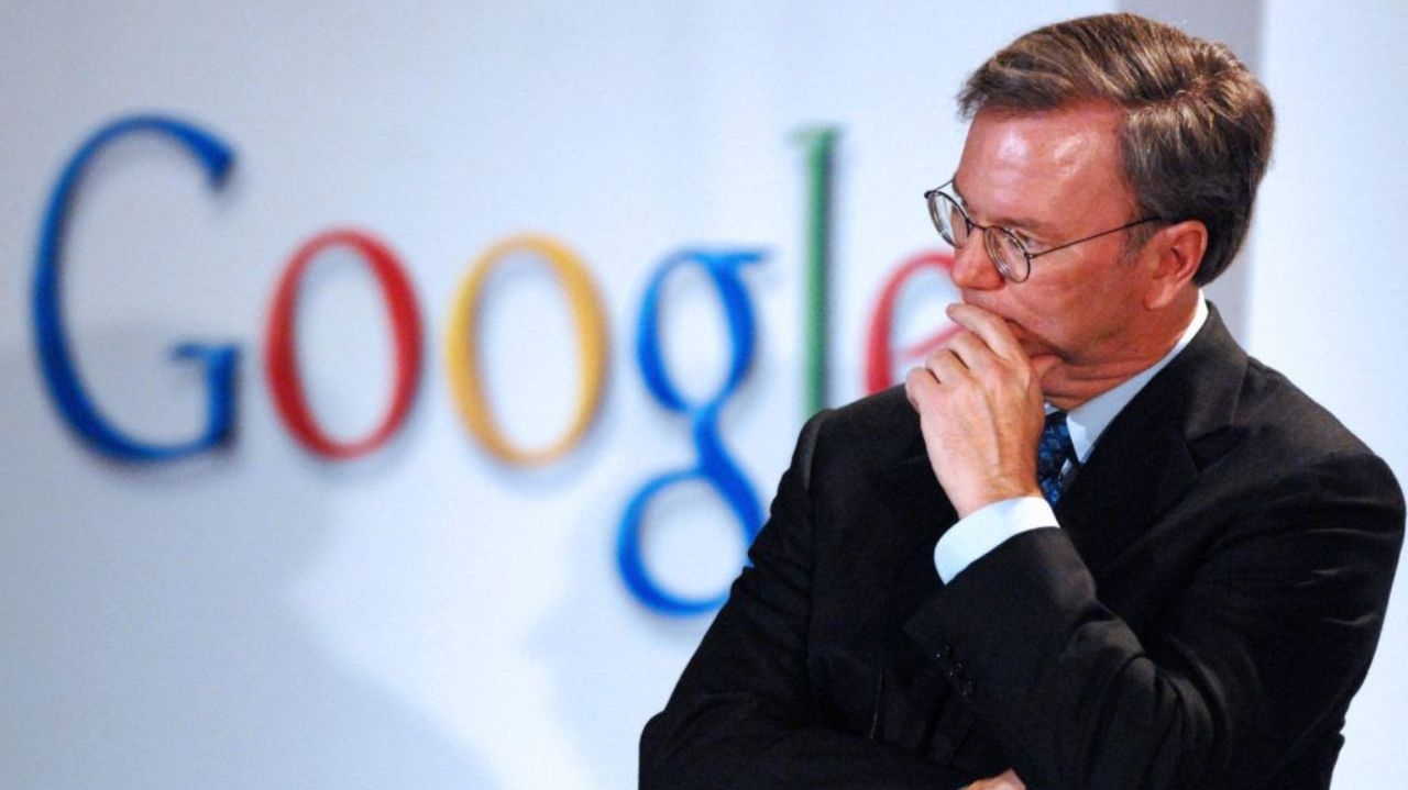 Ex-CEO do Google enfrenta controvérsias com desvinculações abruptas na Schmidt Futures