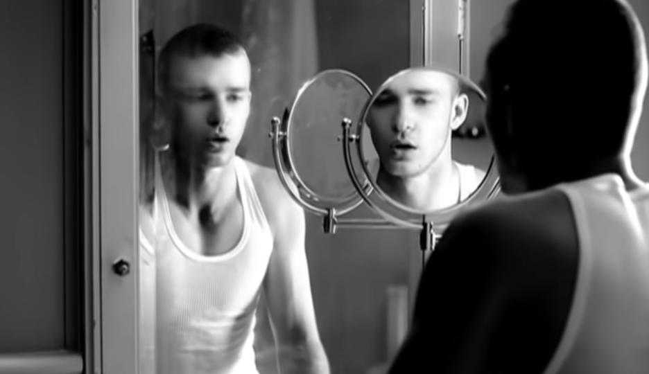 “/Celebrity”/ do icônico grupo masculino *NSYNC completa 20 anos