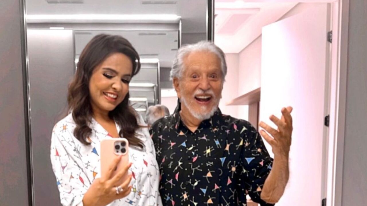 Esposa de Carlos Alberto de Nóbrega compartilha foto do marido no hospital
