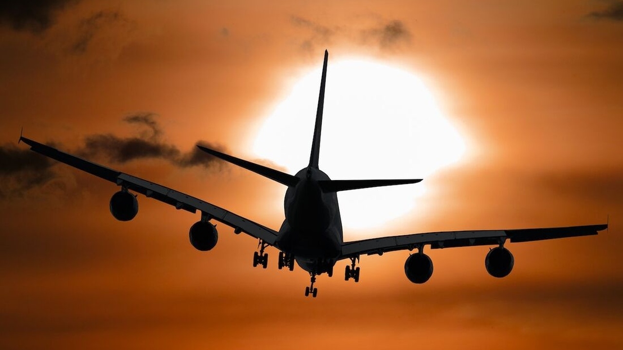 Autoridades investigam avião indiano por suspeita de tráfico de pessoas