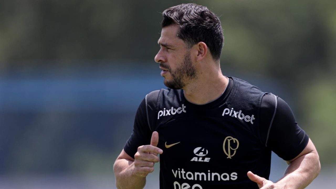 Santos acerta contratação de três nomes e chega a sete reforços