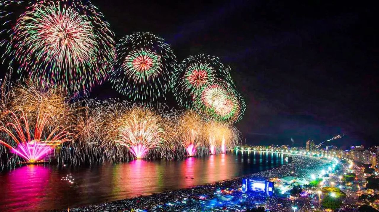 Ano Novo em Copacabana: palcos duplos, fogos orquestrados e Rock In Rio