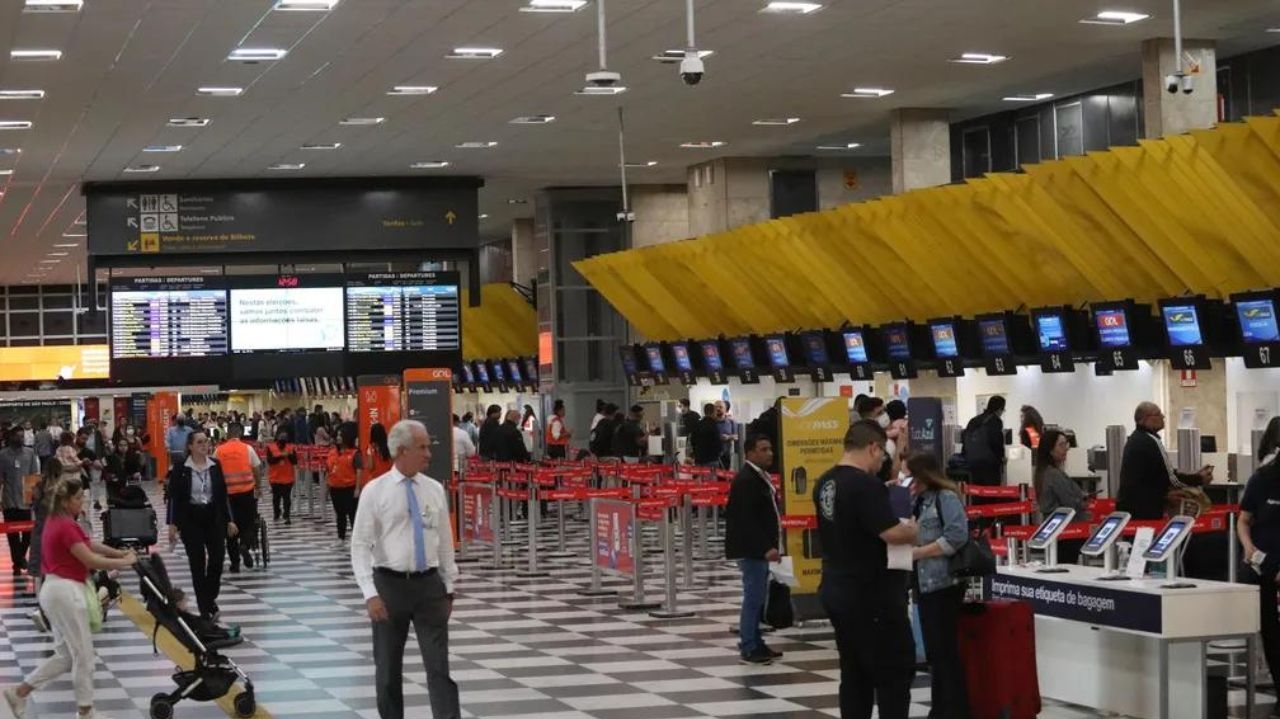 Aeroporto de Congonhas apresenta problemas na climatização e passageiros passam mal