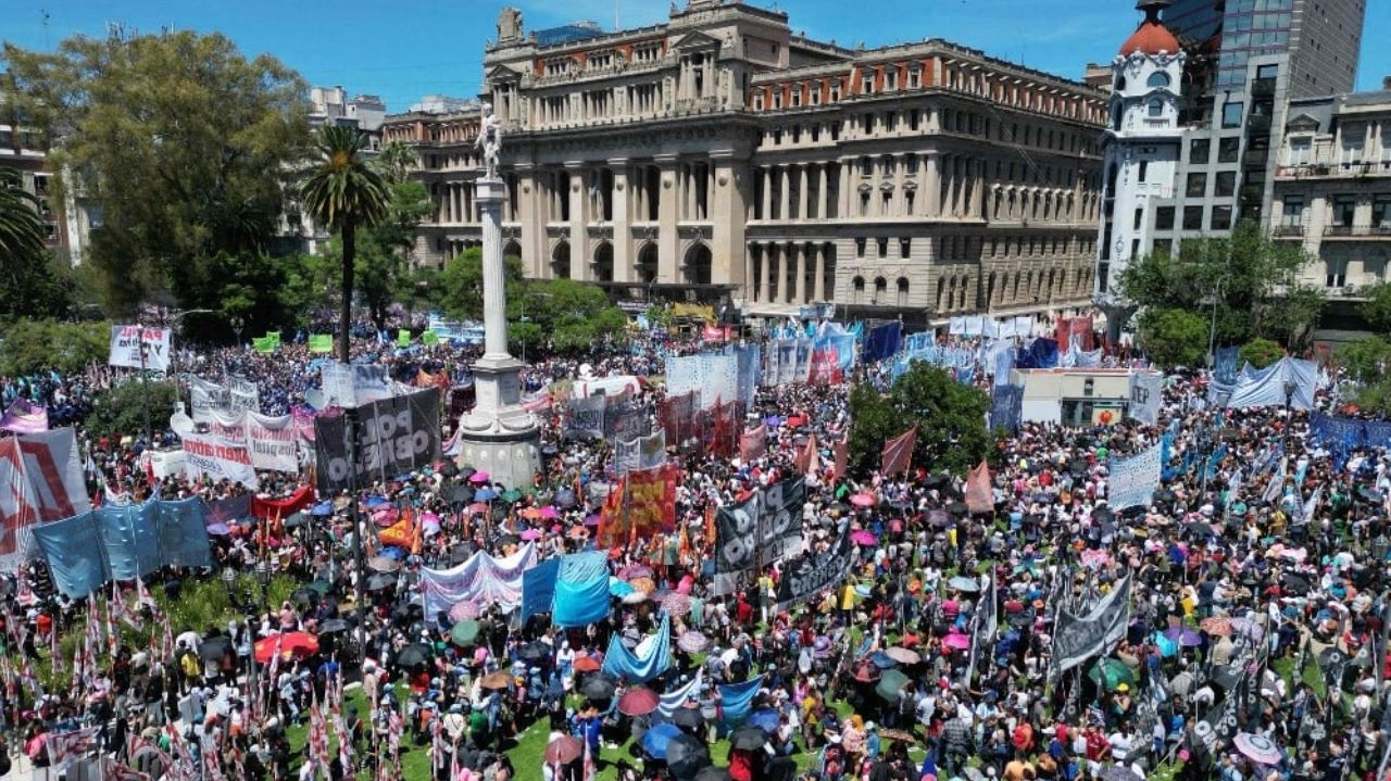 Maior grupo sindical argentino anuncia greve em janeiro