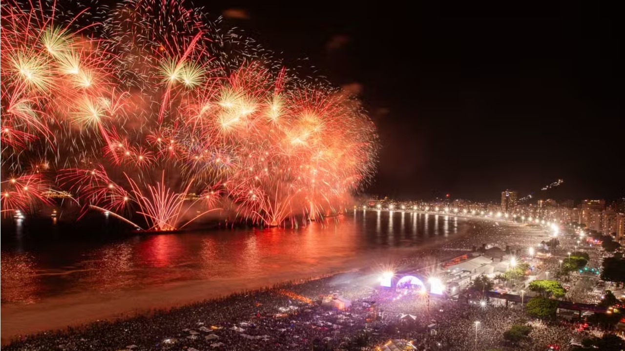 Rio comemora a virada de ano com festa em grande estilo