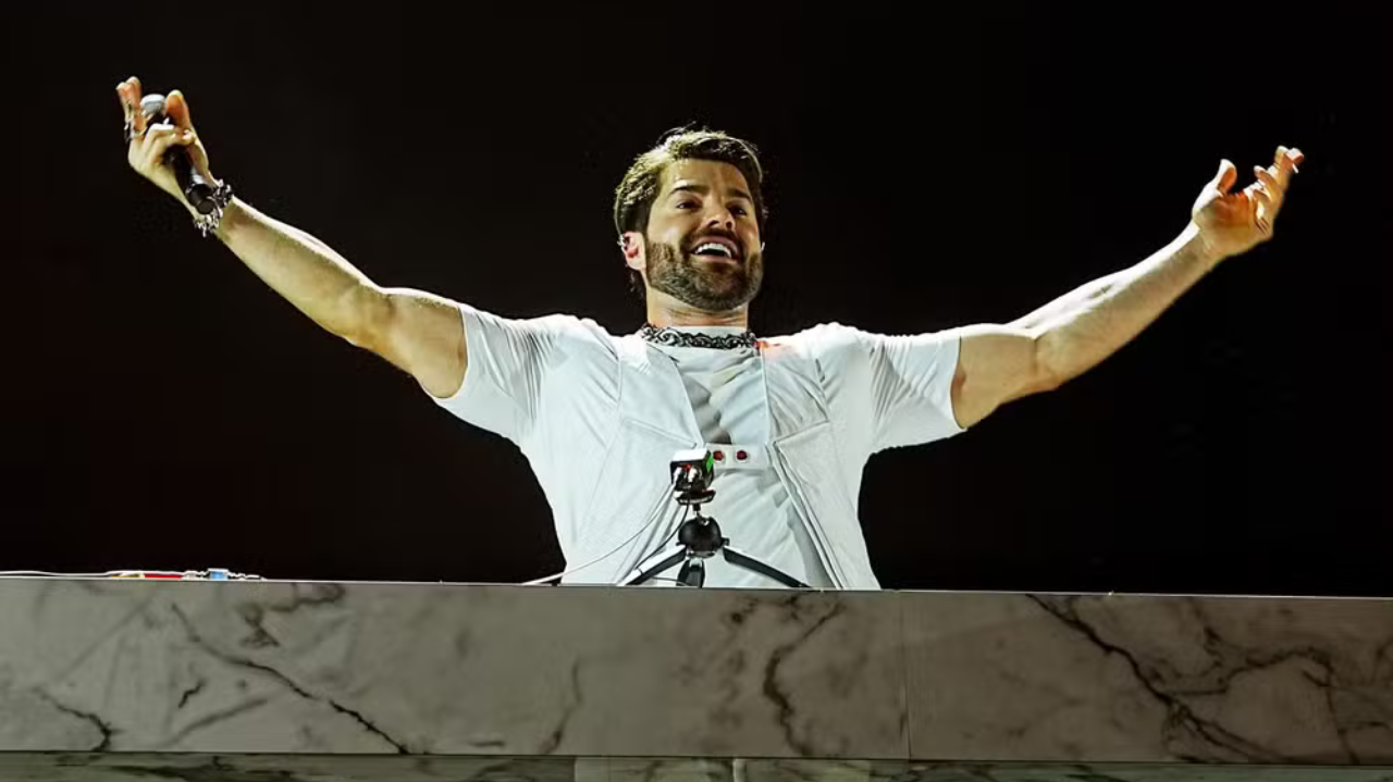 Alok surpreende público com show de luzes no Réveillon de Fortaleza