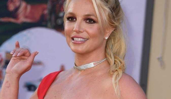 Britney Spears acredita ter sido roubada em meio a tutela e pede investigações de suas finanças.