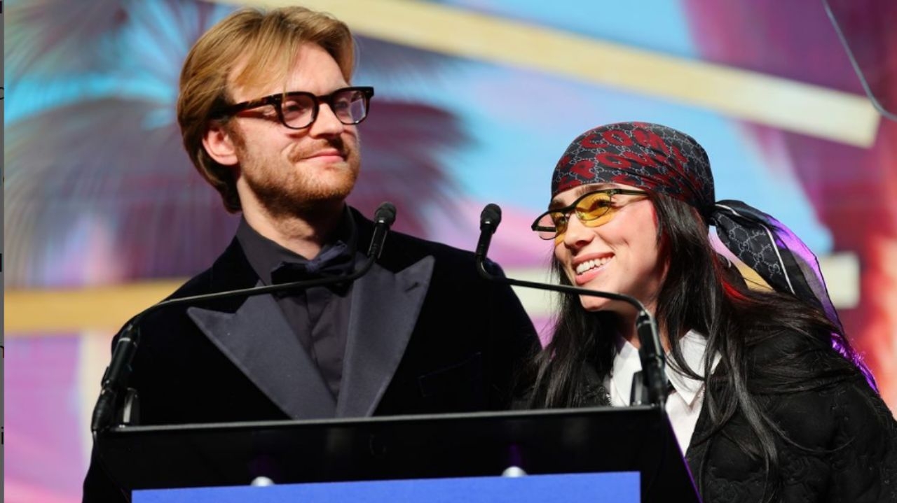 Billie Eilish homenageia pessoas que sofrem emocionalmente durante premiação