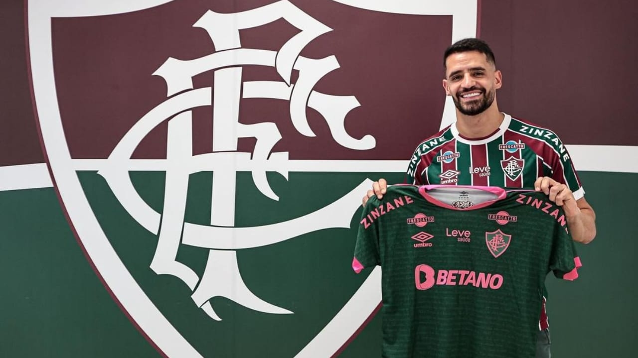 Fluminense oficializa a chegada de Renato Augusto como reforço