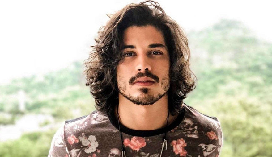 Douglas Sampaio diz: ‘Já fiquei com homem e não tenho problema nenhum com isso’