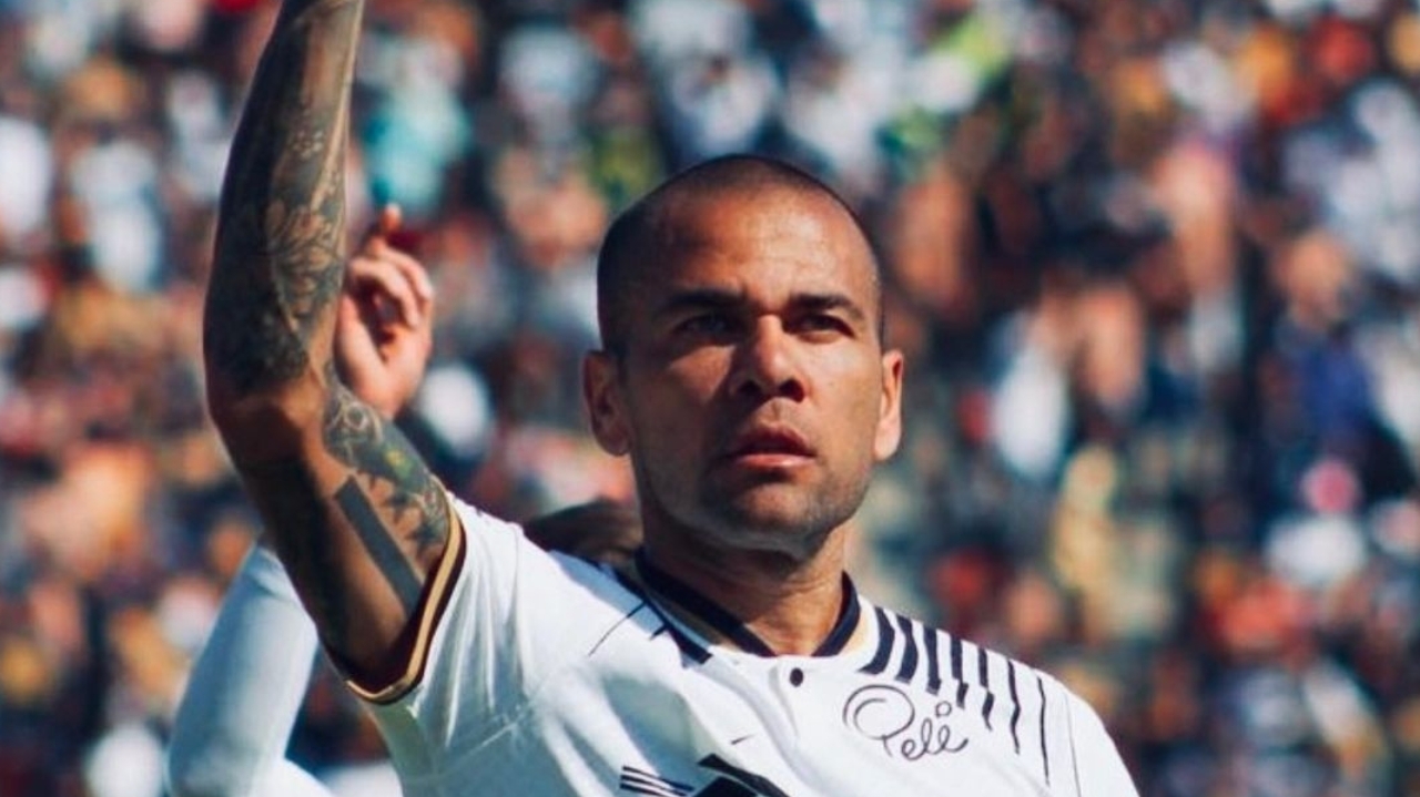 Daniel Alves enfrenta dificuldades financeiras e jurídicas no Brasil em meio a acusações na Espanha