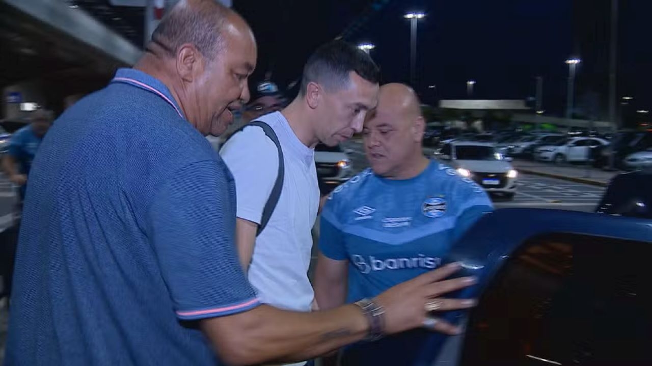 Agustín Marchesín desembarca em Porto Alegre para assinar e se apresentar ao Grêmio