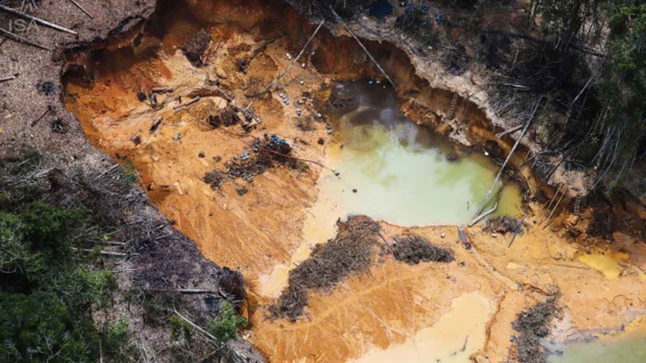 Garimpo ilegal continua na terra Yanomami um ano após operação federal