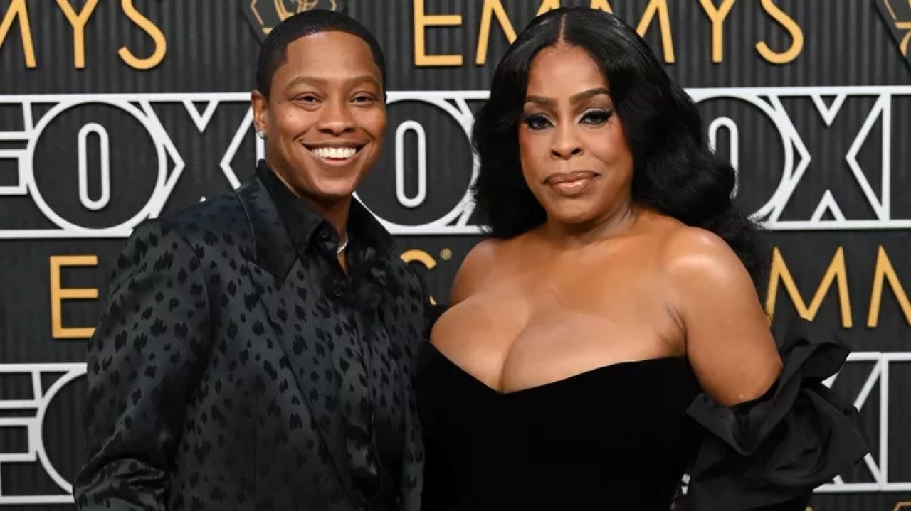 Emmy Awards: Niecy Nash vence na categoria Melhor Atriz Coadjuvante em Minissérie, Antologia e Telefilme